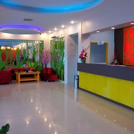 Wisma Asiatique Hotel Пеканбару Екстериор снимка